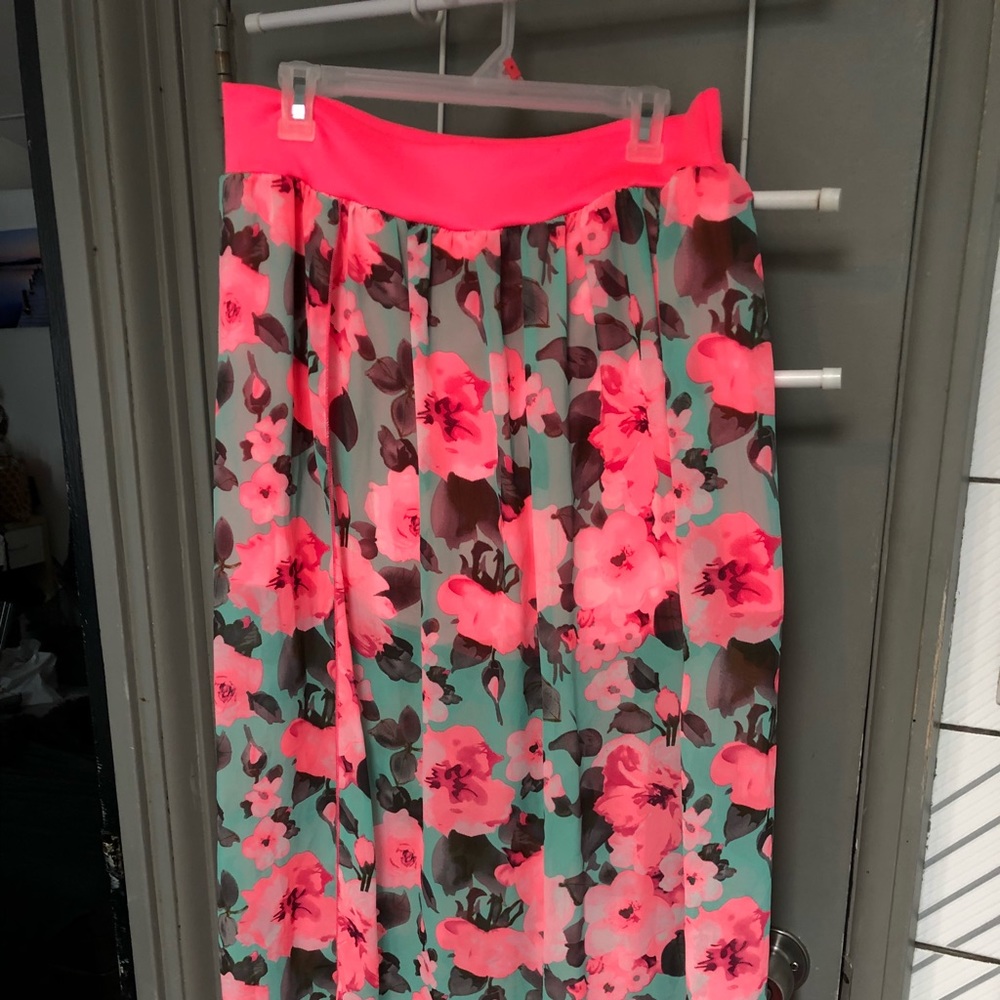 Beautiful plus sz floral maxi skirt